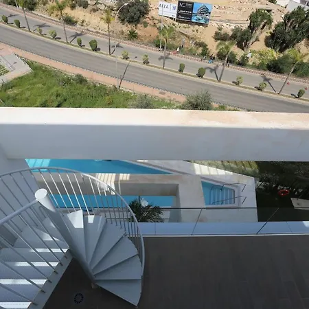 White Stones Premium Penthouse 6pax Apartment